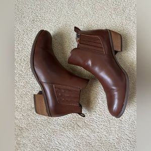 b.o.c. Women’s Ankle Boot Size 10 EUC!